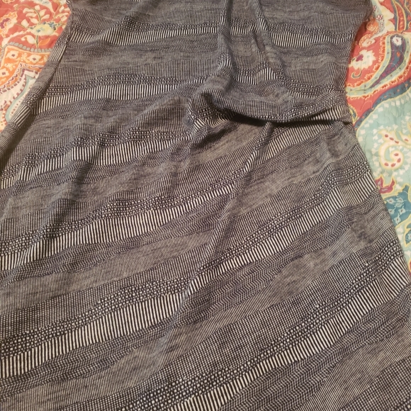 Women's dress - Picture 2 of 3